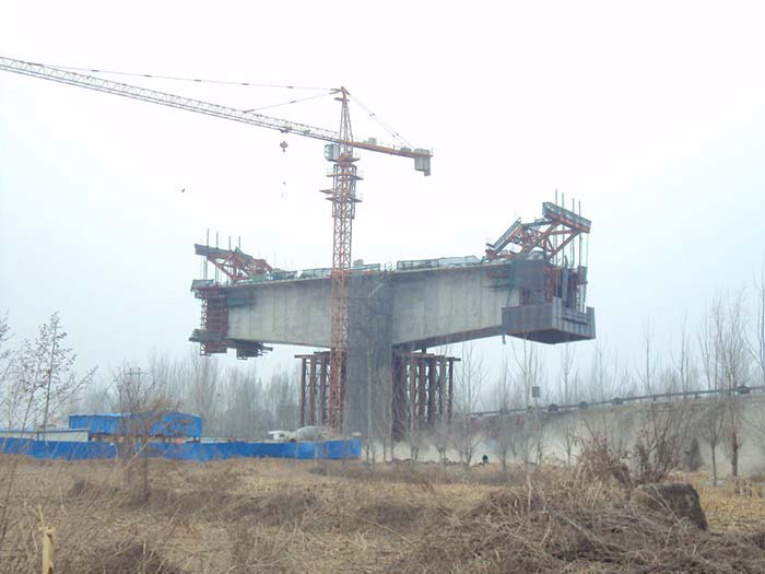 鐵路掛籃模板
