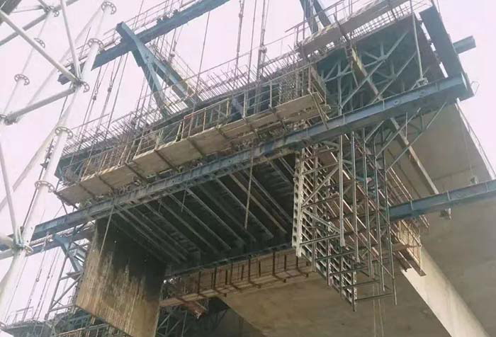 鐵路掛籃模板